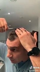 Виталик моет голову.