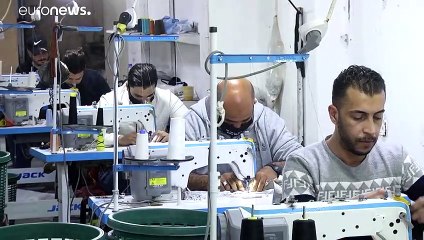 Γάζα: Μαζική παραγωγή μασκών