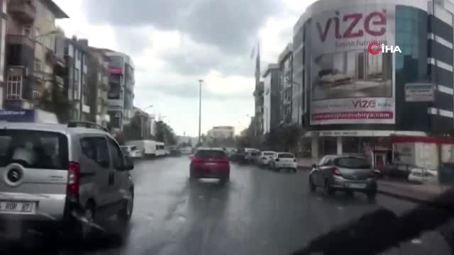 Aniden bastıran yağmur sonrası vatandaşlar hazırlıksız yakalandı, evde kalmayanlar ıslandı