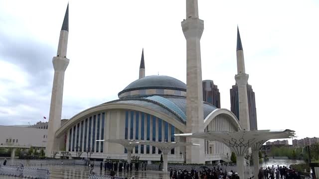 Munzur Çayı'nda akıntıya kapılarak şehit olan Uzman Çavuş Güneş, son yolculuğuna uğurlandı