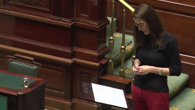 Sophie Wilmès défend son plan de déconfinement