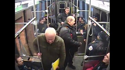 시카고 경찰, 체포 불응 시민에 총격..."과잉대응" 비판 / YTN