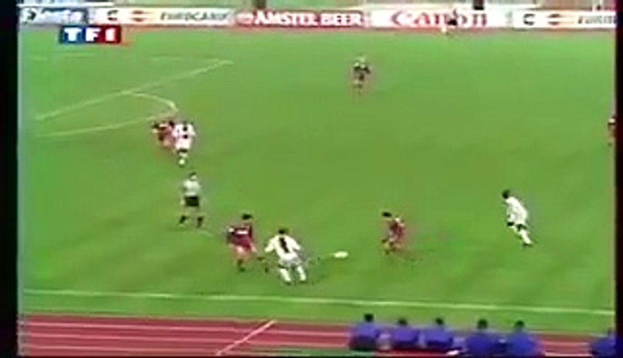 L'unique Ballon d'Or africain est devenu président du Libéria. Bravo Mister George !