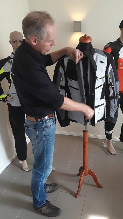 Massanfertigung von Motorradbekleidung aus Textil + Leder