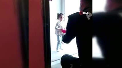 Polis ekiplerinden minik kıza anlamlı hediye