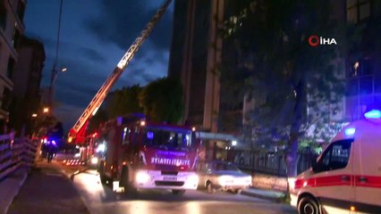 Maltepe'de 15 katlı binanın çatısındaki yangın itfaiyeyi harekete geçirdi