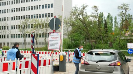 Wie Berlins Corona-Drive-In funktioniert