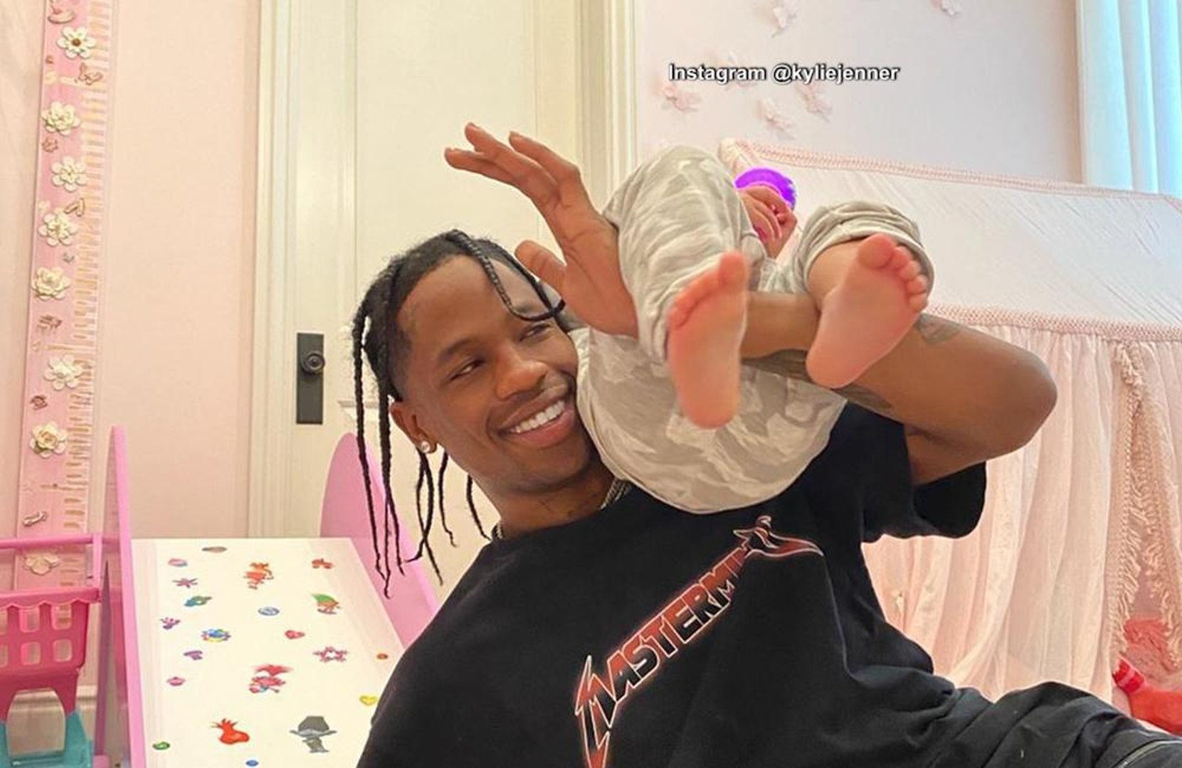 ⁣Kylie Jenner praises ex Travis Scott in birthday post