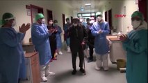 101 yaşında koronavirüsü yendi alkışlarla taburcu oldu