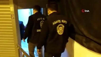 Korona virüs kısıtlamasına rağmen açık olan alkollü mekana polis baskını