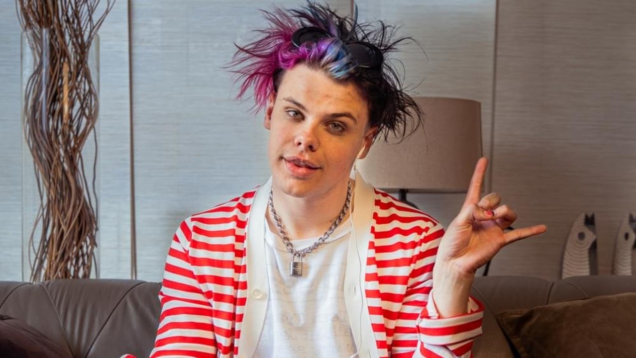 YUNGBLUD "Weird!" (Live Performance) | Open Mic