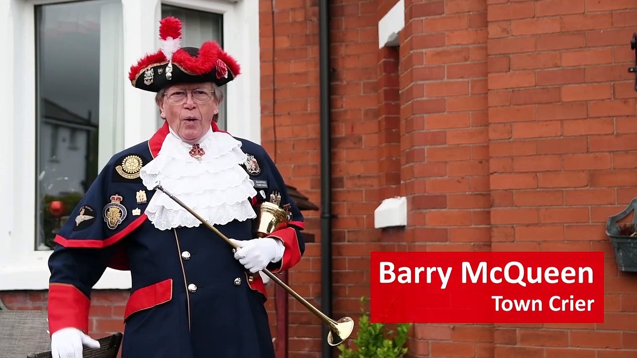Blackpool Town Crier leads applause for NHS heroes video Dailymotion