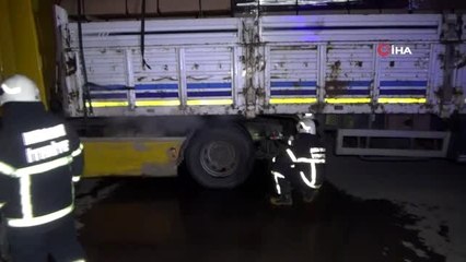 Aksaray'da tırın dorsesinde çıkan yangın paniğe neden oldu