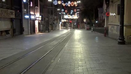 3 günlük sokağa çıkma kısıtlamasının başlamasıyla Taksim Meydanı boş kaldı