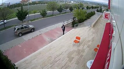 Niğde'de eczaneden bıçakla soygun yapan zanlı yakalandı