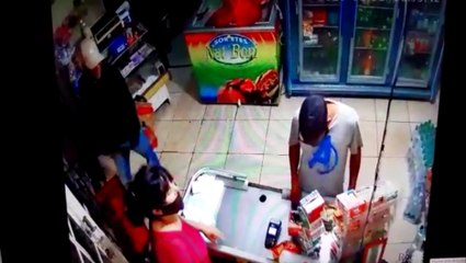 Com facão, ladrões rendem funcionária de mercado e realizaram assalto no Santa Cruz