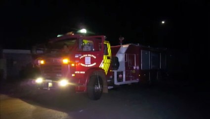 Poste fica destruído ao ser atingido por carro; falta de energia afetou cerca de 150 casas no Pioneiros