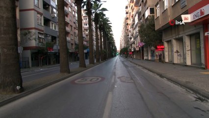 İzmir'de cadde ve meydanlar boş kaldı