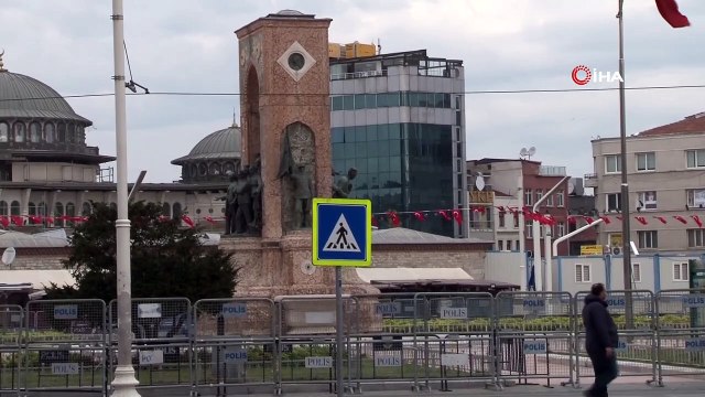 Giriş çıkışları kapatılan Taksim’de yoğun güvenlik önlemi