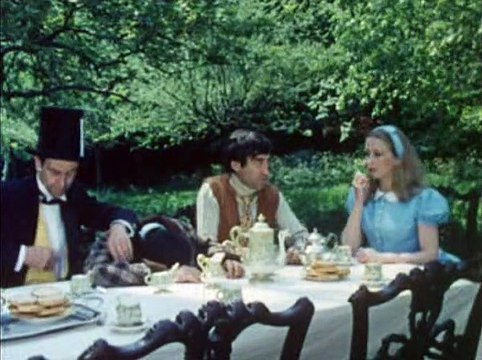 Les cent livres: Alice au Pays des merveilles (1973)