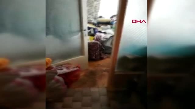 Çorum'da bir daireden 4 kamyon çöp ve atık eşya çıkarıldı