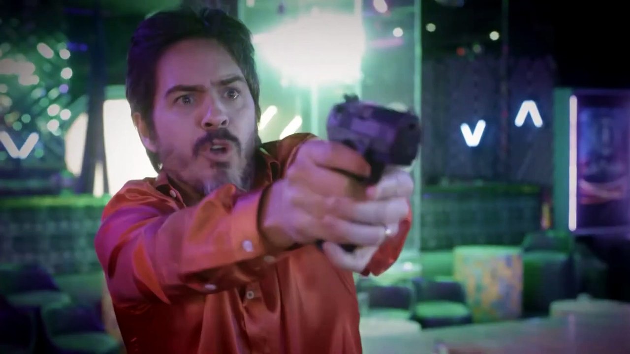 R - Teaser Tráiler