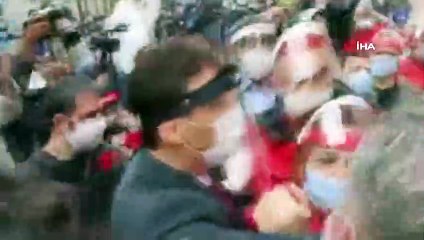 Beşiktaş’ta sokağa çıkma kısıtlamasına rağmen yürümek isteyen gruba müdahale