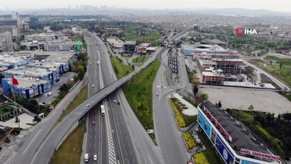 Sokağa çıkma kısıtlaması nedeniyle yollar boş kaldı