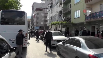 Sabaha karşı yapılan narkotik operasyonuna balkonlardan alkışlı destek
