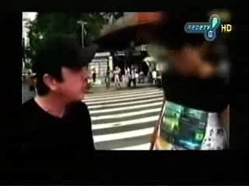 TV Fama - Ator do Tropa de Elite dá esporro em camelô