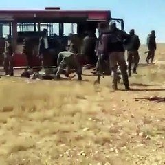 اللحظات الأولى للانفجار الذي ضرب حافلة لميليشا أسد شرق حمص