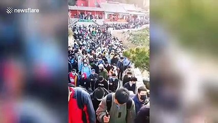 Crowds of Chinese tourists flock to Mount Tai to see sunrise on Labour Day