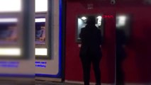 Miras yüzünden babasına kızıp, ATM'lere keserle saldıran kadın suç makinesi çıktı