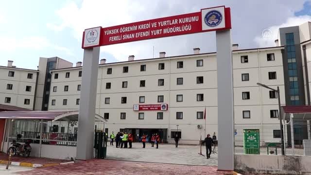 Karantina süreleri tamamlanan Kuveyt'ten getirilen işçiler, davul zurnayla uğurlandı