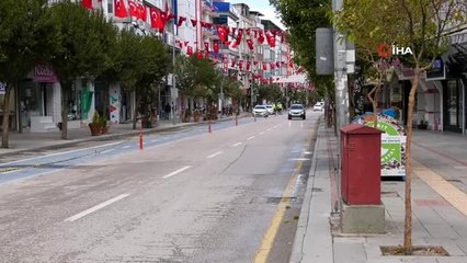 Isparta'da caddeler 1 Mayıs Emek ve Dayanışma Günü'nde boş kaldı