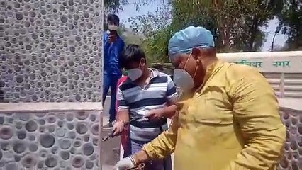 पूर्व मंत्री ने निकाला बेटे का Ego दूर करने का तरीका, शौचालय की सफाई करवाई