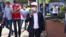 Balçova'da fırça saplarıyla sosyal mesafeli 1 Mayıs halayı