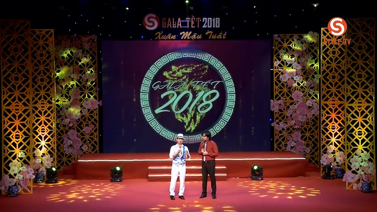 Xuân Bắc và Giáo Sư Cù Trọng Xoay Lầy Lội Tại Gala Tết 2018