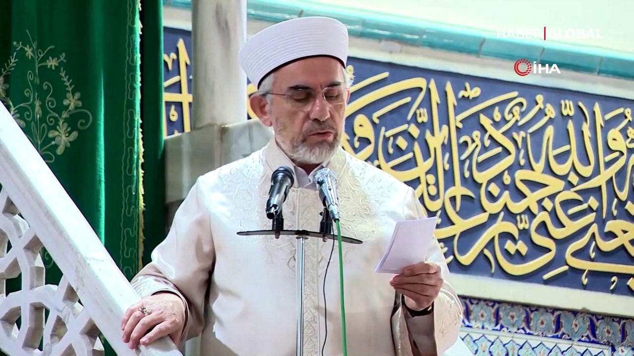 Maltepe Camii'nde cuma namazı kılındı