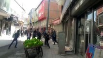 Zabıta ile seyyar satıcılar arasındaki kavgada 7 kişi yaralandı