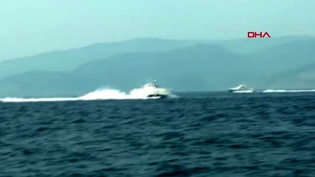 Türk kara sularına geri itilen 48 düzensiz göçmen, Türk sahil güvenlik botlarınca kurtarıldı.