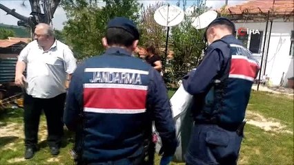 Jandarmadan sokağa çıkamayan çocuklara pasta sürprizi