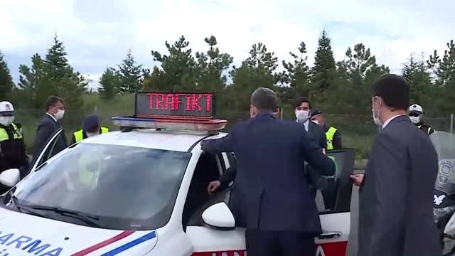 İçişleri Bakanı Soylu, jandarma trafik arabası kullandı