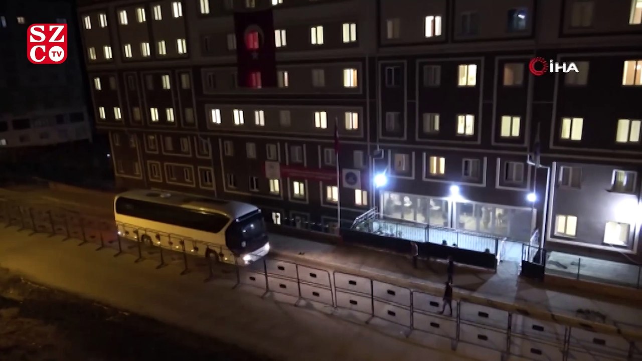 Karantinadaki öğrencinin doğum gününü kutladılar