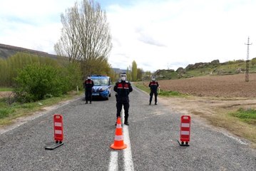 Toplu cenaze namazı kılınan köyde korona vakaları hızla arttı, karantina uzatıldı
