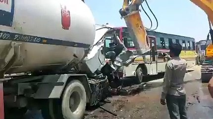 रोडवेज और कंटेनर की टक्कर से एक व्यक्ति ही हुई मौत दो की हालत गंभीर