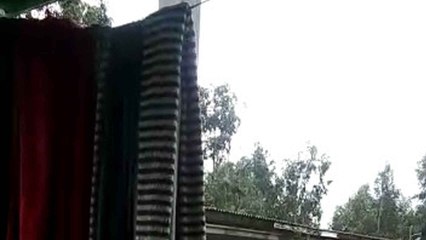 La Guardia Civil intenta contener a un grupo que amenaza con palos y piedras en Poio (Pontevedra)