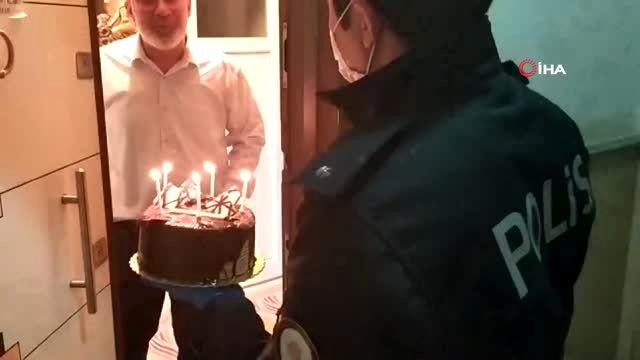 Polis olmak isteyen gence, polislerden sürpriz doğum günü kutlaması