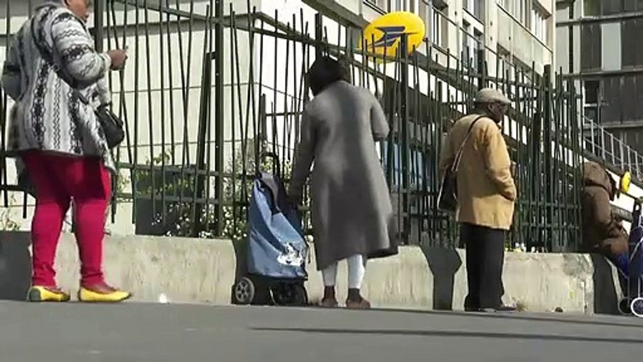 Vrai ou fake : La Poste cache-t-elle des millions de masques ?