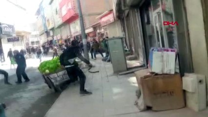 Ağrı'da zabıta ile seyyar satıcılar birbirine girdi: 7 yaralı